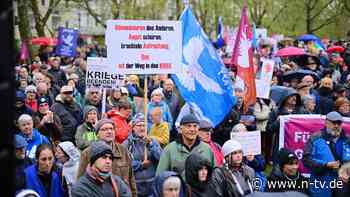 Demos in mehr als 90 Städten: Dutzende Ostermärsche fordern ein Ende der Kriege