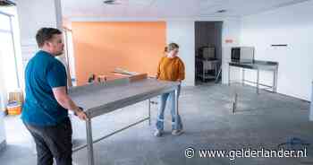 ‘Luca, ik wil met jou een winkel’ Hoe Cécile en Luca van medewerkers naar eigen baas gingen en dit dorp weer een viszaak kreeg