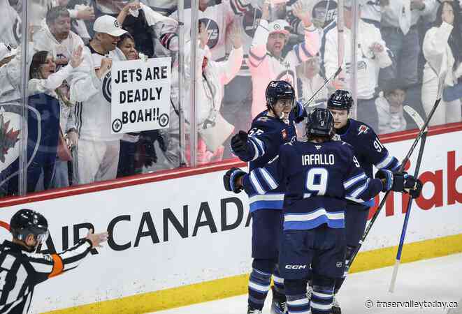 Connor’s late goal fuels Jets to 5-3 win over Blues in playoff opener
