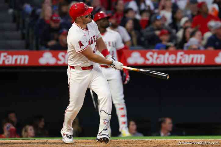 Mike Trout’s 2 home runs aren’t enough as Angels fall to Giants