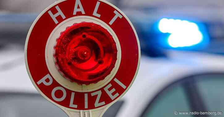 Ohne Führerschein und stark betrunken – Fahrer baut Unfall