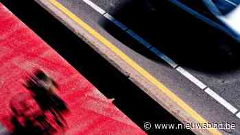 STRAATFOTOGRAAF. “Alles beweegt op deze plek. En gaat verdwijnen. Het asfalt, de betonblokken, de chaos, de decibels, wie weet zelfs de drukte”