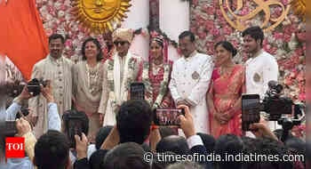 Arvind Kejriwal's cute dance at daughter's wedding