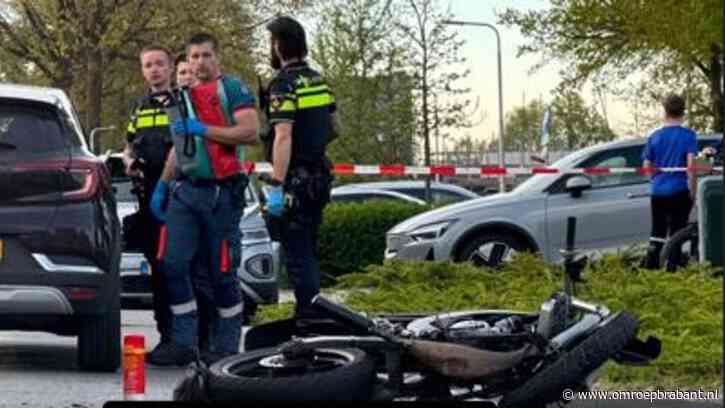 Bromfietser (20) ernstig gewond bij aanrijding met auto