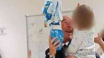 Dolce blitz della polizia in ospedale: uova di Pasqua per i pazienti