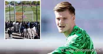 Keeper helpt Ajax Onder 17 naar finale Future Cup met panenka in strafschoppenserie, tegenstander boos