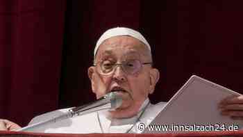 Papst spendet Segen Urbi et Orbi