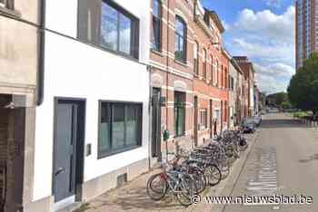 Kleuter (4) die in volle zon alleen in auto lag te slapen net op tijd uit de auto gehaald door takeldienst