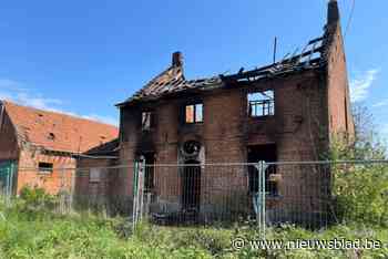 Leegstaande boerderij in de as gelegd na brandstichting