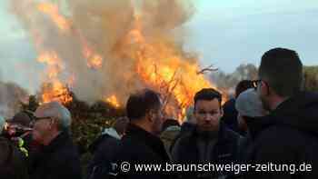So feiern die Menschen im Kreis Peine ihre Osterfeuer