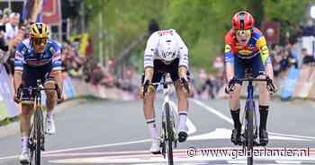 Zinderende ontknoping in Limburg: Mattias Skjelmose klopt verrassend Tadej Pogacar en Remco Evenepoel in eindsprint