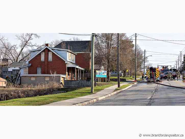 Fire at boarded-up house closes West St. in Brantford on Sunday morning