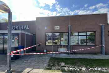 Bestuurder botst tegen sporthal: “Van pedaal vergist”