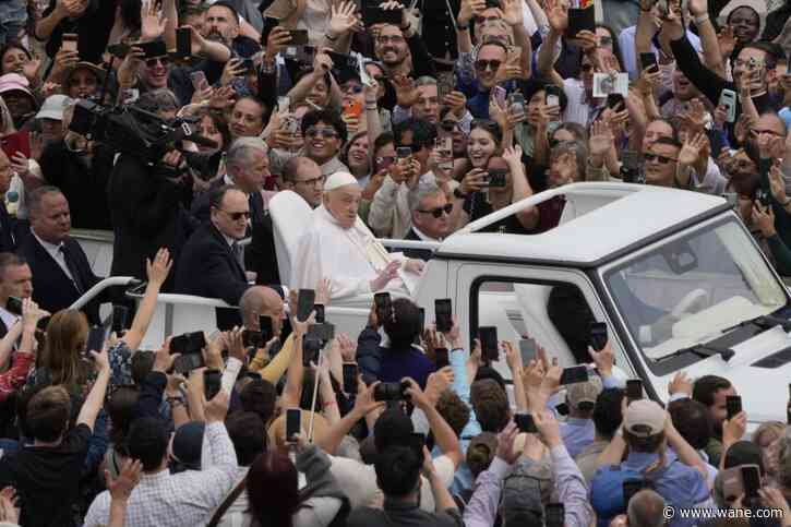 Pope Francis emerges from convalescence on Easter, delights crowd with popemobile tour