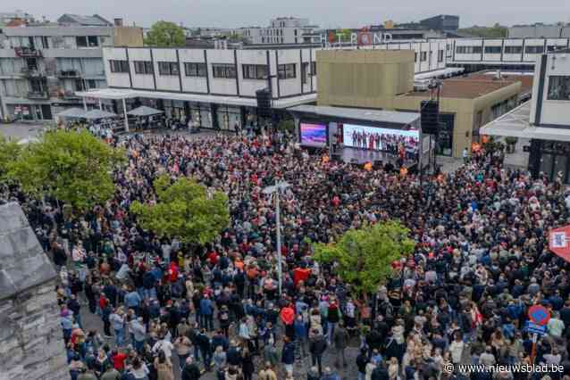 IN BEELD. Zulte en Waregem vieren Essevee-kampioenen: “Mijn stem vrijdagnacht verloren, maar dit feestje wil ik als trouwe fan niet missen”