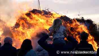Vuurstapels op veel plaatsen t&oacute;ch aangestoken: 'Hij brandt goed'