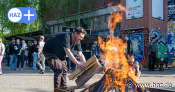 Letztes Osterfeuer in Hannover: Tausende feiern auf dem Faustgelände