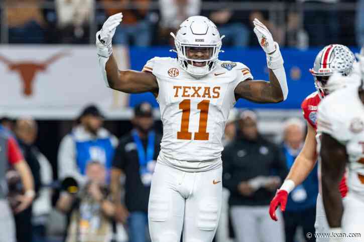 'I am the one': Longhorns sophomore Colin Simmons oozes confidence, wants to break records