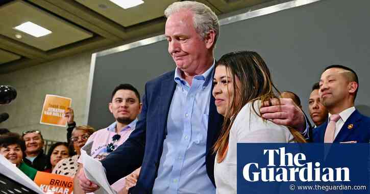 Senator says trip to El Salvador was to support Kilmar Ábrego García’s due process