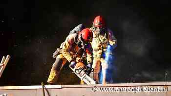 112-nieuws: Brand in garagebox met twee auto's, brandweer kan overslaan vuur voorkomen • Uitslaande brand verwoest huis, omliggende woningen ontruimd