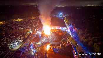 Notrufe in der Nacht: Riesiger Schrottberg in Essen steht in Flammen
