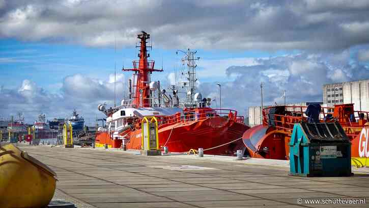 Forse neusschade na aanvaring safety Standby Vessel Glomar Venture met windmolen