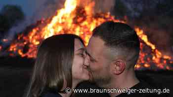 60 brandheiße Fotos von leuchtenden Osterfeuern in Wolfsburg