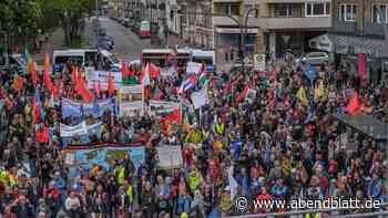 „Lernfähig statt kriegstüchtig“ – Ostermarsch zieht durch die City