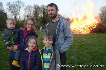 So schön loderten die Osterfeuer im Kreis Herford