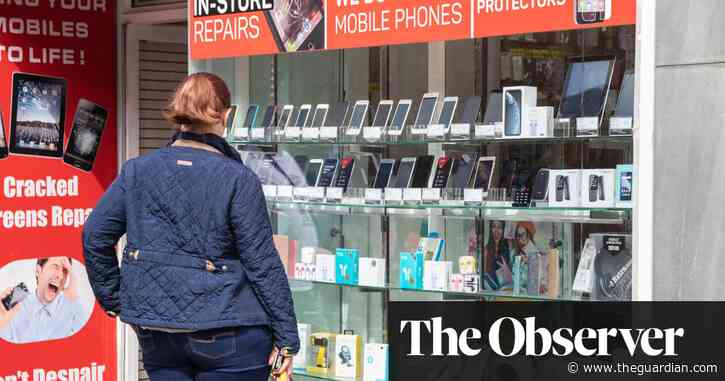 Be a sim-only saver: could you join the phone users shunning bundles?