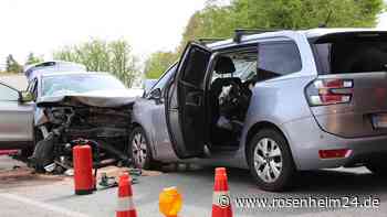 Schwerer Unfall auf der B12 bei Marktl: Wohl sechs Verletzte – darunter drei Kinder