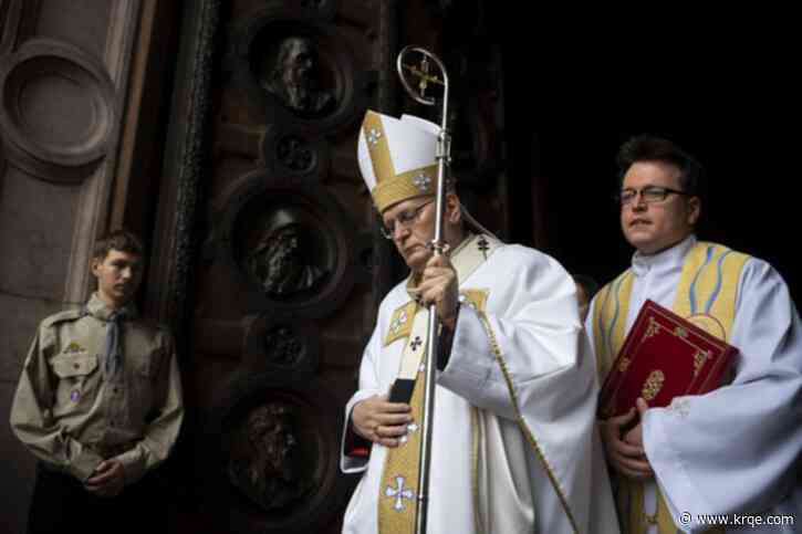 Which cardinals are seen as contenders to be the next pope?