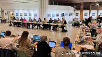 Gemeenteraad Genk live op hbvl.be: over ereburger, parkeren en druggebruik