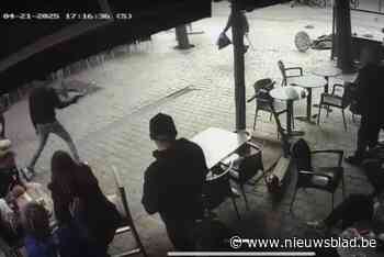 Man kritiek na schietpartij in Schaarbeek: bewakingsbeelden tonen hoe paniek uitbreekt aan terras van café