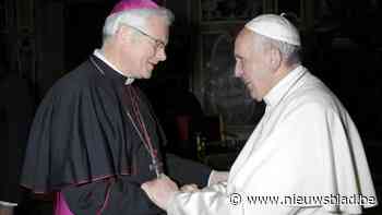 “Koster zei tijdens de mis dat paus overleden was”: bisschop Hoogmartens roemt Franciscus om zijn eenvoud