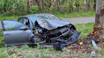 Frontal gegen Baum: 80-Jähriger auf B4 bei Meine verunfallt