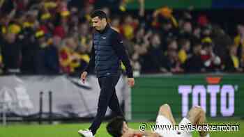 AZ-trainer Martens aangeslagen: dit doet heel veel pijn