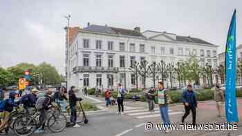 Fietsersbond wijst met actie op voorrangsregels: “Aan een zebrapad moet je ook als fietser stoppen”