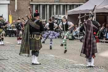 Muzikanten herdenken met taptoe en straatparade einde van Tweede Wereldoorlog
