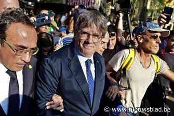 Carles Puigdemont krijgt schadevergoeding van Spaanse journalisten, nadat ze politiek gevoelig sms’je filmen en publiceren