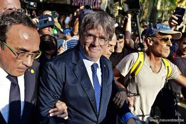 Journalisten moeten schadevergoeding van 3.500 euro betalen nadat ze sms’je van Carles Puigdemont filmden tijdens event in Leuven