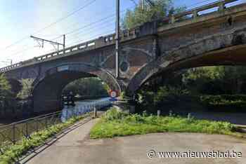 Hinder en nachtlawaai door werken aan Warmoezeniersbrug