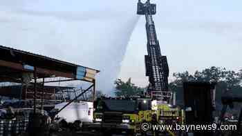 Firefighters contain large salvage yard fire in Gibsonton
