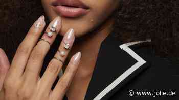 Cat Eye Nails: Diese Maniküre erobert die Nagel-Trends