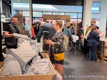 “Mijn vrouw zal weer zeggen dat ik gek ben”: pop-upwinkel  met verloren pakketjes lokt heel wat nieuwsgierigen naar Genkse Shopping