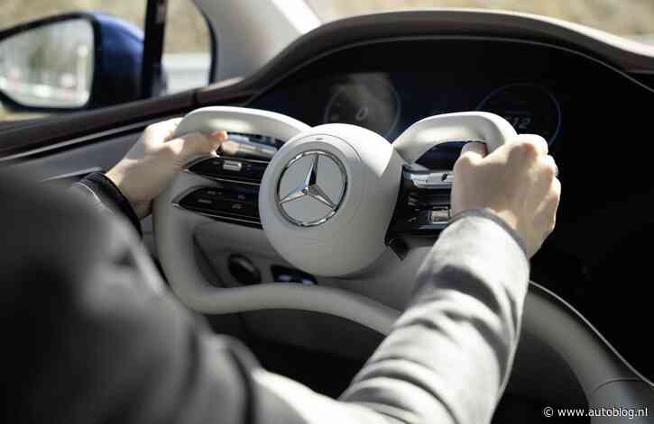Oh nee: Mercedes gaat Tesla achterna met eigen yoke-stuur!