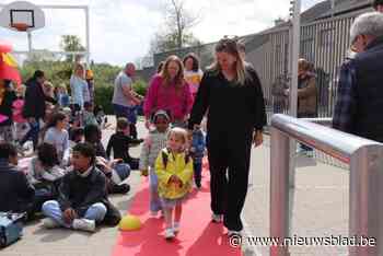 Basisschool bereikt kaap van 200 leerlingen en rolt voor gelegenheid rode loper uit