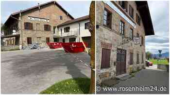 Nur noch wenige Tage? „Alter Wirt“ in Aising soll vor Abriss stehen – So geht es weiter!