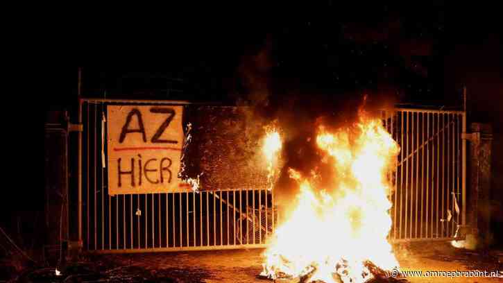 Protesten tegen azc kosten de gemeente duizenden euro's