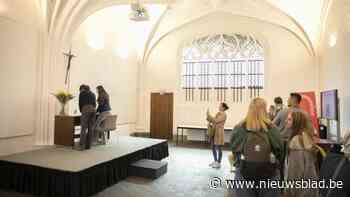 Rouwregister voor paus Franciscus in Antwerpse Onze-Lieve-Vrouwekathedraal: “Wilt u mijn opa’s en oma zeggen dat ik hen mis?”